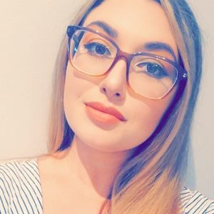 Meet your Posher, Caitlin